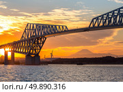 Tokyo landmark, Tokyo Gate Bridge and Mountain Fuji at sunset. Стоковое фото, агентство Ingram Publishing / Фотобанк Лори