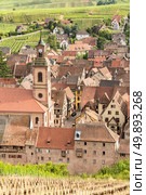 Riquewihr in the heart of the Alsatian vineyard Alsace France. Стоковое фото, агентство Ingram Publishing / Фотобанк Лори
