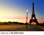 Sunrise in Paris, with Eiffel Tower. Стоковое фото, агентство Ingram Publishing / Фотобанк Лори