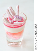 Lychee fruit panna cotta in glass. Стоковое фото, агентство Ingram Publishing / Фотобанк Лори