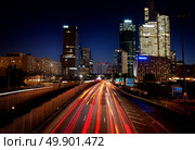 View on the district la Defense from pont de Neuilly in evening, Paris, France. Стоковое фото, агентство Ingram Publishing / Фотобанк Лори