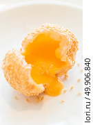 Chinese dim sum Fried sesame balls stuff with custard lava - Chinese groumet cuisine. Стоковое фото, агентство Ingram Publishing / Фотобанк Лори