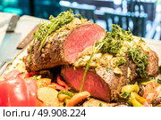 Carving of Wagyu beef roast. Стоковое фото, агентство Ingram Publishing / Фотобанк Лори