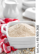 Wholemeal flour. Стоковое фото, агентство Ingram Publishing / Фотобанк Лори