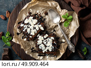 Chocolate brownie cake, dessert with nuts on dark background, directly above, flat lay. Стоковое фото, агентство Ingram Publishing / Фотобанк Лори