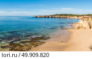 A view of a Praia da Rocha in Portimao, Algarve region, Portugal. Стоковое фото, агентство Ingram Publishing / Фотобанк Лори