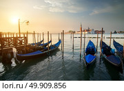 Gondolas and San Giorgio Maggiore island in Venice, Italy. Стоковое фото, агентство Ingram Publishing / Фотобанк Лори