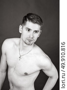 topless young brunet. Стоковое фото, агентство Ingram Publishing / Фотобанк Лори