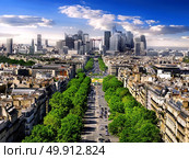 View on avenue de la Grande Armee and modern district la Defence from Arc de Triomphe in Paris, France. Стоковое фото, агентство Ingram Publishing / Фотобанк Лори