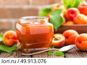 Apricot jam in a jar and fresh fruits with leaves. Стоковое фото, агентство Ingram Publishing / Фотобанк Лори