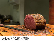 Carving of Wagyu beef roast. Стоковое фото, агентство Ingram Publishing / Фотобанк Лори
