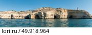 Summer Atlantic ocean rocky coastline near Carvoeiro town, Lagoa, Algarve - Portugal. Стоковое фото, агентство Ingram Publishing / Фотобанк Лори