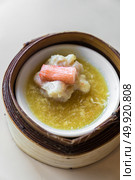 Chinese dim sum in wooden basket. Стоковое фото, агентство Ingram Publishing / Фотобанк Лори