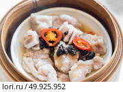 Chinese dim sum Black bean steamed pork ribs - Steamed Chinese groumet cuisine. Стоковое фото, агентство Ingram Publishing / Фотобанк Лори
