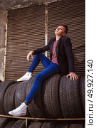 stylish young brunet in jacket. Стоковое фото, агентство Ingram Publishing / Фотобанк Лори