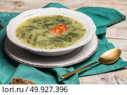 Caldo verde popular soup in Portuguese cuisine. traditional ingredients for caldo verde are potatoes, collard greens , olive oil and salt. Additionally garlic or onion may be added. Стоковое фото, агентство Ingram Publishing / Фотобанк Лори