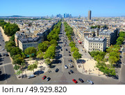 View on avenue de la Grande Armee and modern district of La Defense from Arc de Triomphe in Paris. Стоковое фото, агентство Ingram Publishing / Фотобанк Лори
