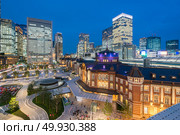 Landscape of Tokyo Station at dusk with building skyline. Стоковое фото, агентство Ingram Publishing / Фотобанк Лори