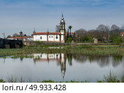 Santo Antonio da Torre Velha church. Santo Antonio da Torre Velha church with roman bridge in Ponte de Lima town, Portugal. Стоковое фото, агентство Ingram Publishing / Фотобанк Лори