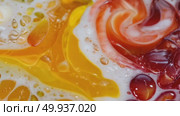 Colorful liquid swirl amidst varied bubbles creating mesmerizing patterns. Стоковое AI-видео, аниматор Владимир Федоров / Фотобанк Лори