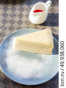 Strawberry crape cake with jam. Стоковое фото, агентство Ingram Publishing / Фотобанк Лори