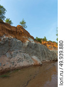 Landscape with river between red rocks and jungle Ham Tien canyon Mui ne, Vietnam. Стоковое фото, агентство Ingram Publishing / Фотобанк Лори