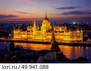 Hungarian parliament on riverbank of Danube illuminated in evening, Budapest. Стоковое фото, агентство Ingram Publishing / Фотобанк Лори