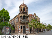 Особняк братьев Ксандопуло в историческом центре города Сухума, Абхазия. Редакционное фото, фотограф Анна Карасева / Фотобанк Лори
