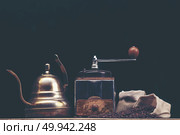 coffee dripping process, vintage filter image. Стоковое фото, агентство Ingram Publishing / Фотобанк Лори