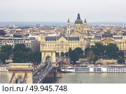 Budapest, Hungary - June 2018, The Hungarian Parliament Building, the Orszaghaz, and the River Danube in Budapest, Hungary, 29 June 2018. Стоковое фото, агентство Ingram Publishing / Фотобанк Лори