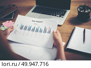 young  Businessman woman hands reviewing analyzing financial dat. young  Businessman woman hands reviewing analyzing financial data chart. . Стоковое фото, агентство Ingram Publishing / Фотобанк Лори