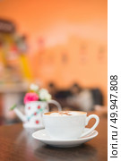 Cup of cappuccino at coffee shop background. . Стоковое фото, агентство Ingram Publishing / Фотобанк Лори