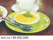 lemon pudding in cafe. Стоковое фото, агентство Ingram Publishing / Фотобанк Лори