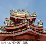 dragons on the roof with blue sky background. Стоковое фото, агентство Ingram Publishing / Фотобанк Лори