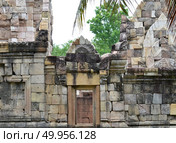 old stone castle in northeast of thailand. Prasat Sadok Kok Thom, temple in Sa Kaeo Province, Thailand. Стоковое фото, агентство Ingram Publishing / Фотобанк Лори