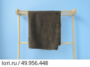 The towel is spread on the clothesline with the blue wall. Стоковое фото, агентство Ingram Publishing / Фотобанк Лори