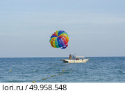 PHUKET, THAILAND -Jul 5 2016: An unidentified Paramania Paramotor show in Children day. Photo at Phuket, Thailand. Редакционное фото, агентство Ingram Publishing / Фотобанк Лори