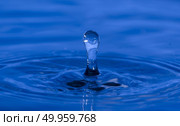 closeup of a water splash. Drop of water in blue color. Стоковое фото, агентство Ingram Publishing / Фотобанк Лори
