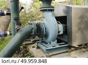 water pumping on the ground field. Стоковое фото, агентство Ingram Publishing / Фотобанк Лори