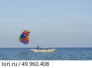 PHUKET, THAILAND -Jul 5 2016: An unidentified Paramania Paramotor show in Children day. Photo at Phuket, Thailand. Редакционное фото, агентство Ingram Publishing / Фотобанк Лори