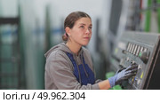 Girl workshop employee switches toggle switch on control panel. Стоковое видео, видеограф Яков Филимонов / Фотобанк Лори