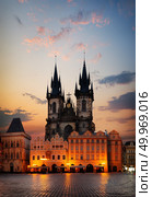 Tynsky temple on Old Town square in Prague at dawn. Стоковое фото, агентство Ingram Publishing / Фотобанк Лори