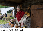Древние ремёсла на Руси. Исторический фестиваль "Золотой век Древней Руси", Москва. Редакционное фото, фотограф Андрей Иванов / Фотобанк Лори