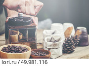 coffee dripping process, vintage filter image. Стоковое фото, агентство Ingram Publishing / Фотобанк Лори