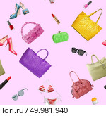 seamless pattern of collection women’s accessories. Handbag, shoes, purse and lipstick isolated on pink. collection collage of women’s accessories. Стоковое фото, агентство Ingram Publishing / Фотобанк Лори