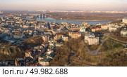 Aerial panoramic view from the drone, bird’s eye view to the Peizazhna alley, Vozdvizhenka, Podolsky bridge, St. Andrew’s Church, National Museum of Ukrainian History, Andreevsky descent.. A bird’s eye view, aerial view shooting from drone of the Podol district, oldest historical center of Kiev, Ukraine, the Dnieper River and the left bank of Dnieper. Стоковое фото, агентство Ingram Publishing / Фотобанк Лори