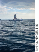 Maiden Tower, in Istanbul, Turkey with gray clouds in the sky. Maiden’s Tower, Kiz Kulesi in istanbul,Turkey. Стоковое фото, агентство Ingram Publishing / Фотобанк Лори