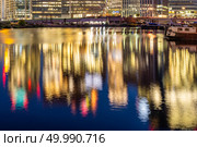Skylines building at Canary Wharf in London UK sunset twilight. Стоковое фото, агентство Ingram Publishing / Фотобанк Лори