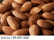 The cleared handful of almonds nut close up. Food background. grain scattered handful of almonds close up. Стоковое фото, агентство Ingram Publishing / Фотобанк Лори