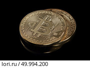 Stacked bitcoin BTC cryptocurrency. BTC golden coins as symbol of electronic virtual money for web banking and international network payment on a black background. Stacked bitcoins the new modern currency for bitcoin payments on a black background. Стоковое фото, агентство Ingram Publishing / Фотобанк Лори